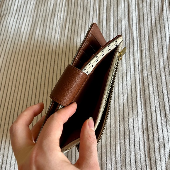 Neutral Fossil Wallet with Heart Pattern - Picture 5 of 6